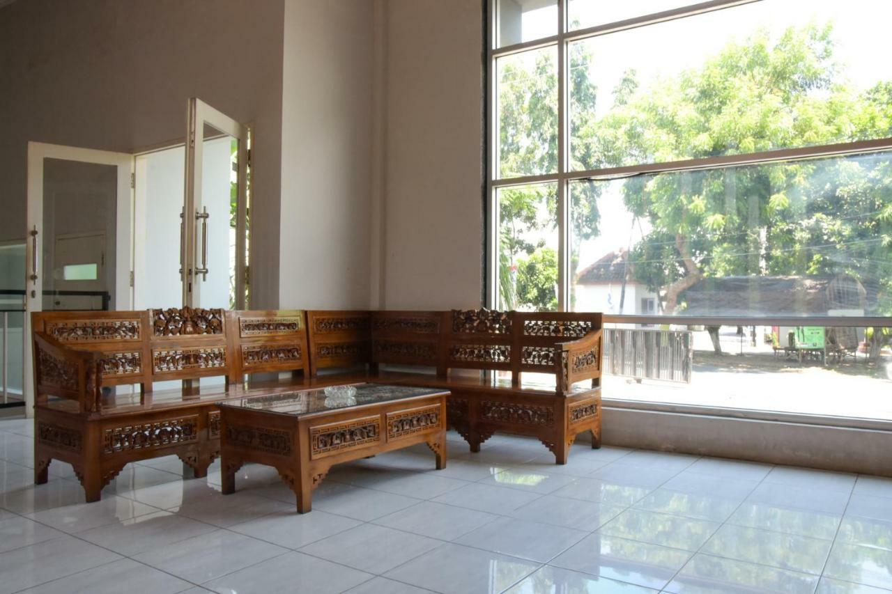 Reddoorz Syariah Near Balai Kota Probolinggo 2 Hotel Exterior photo